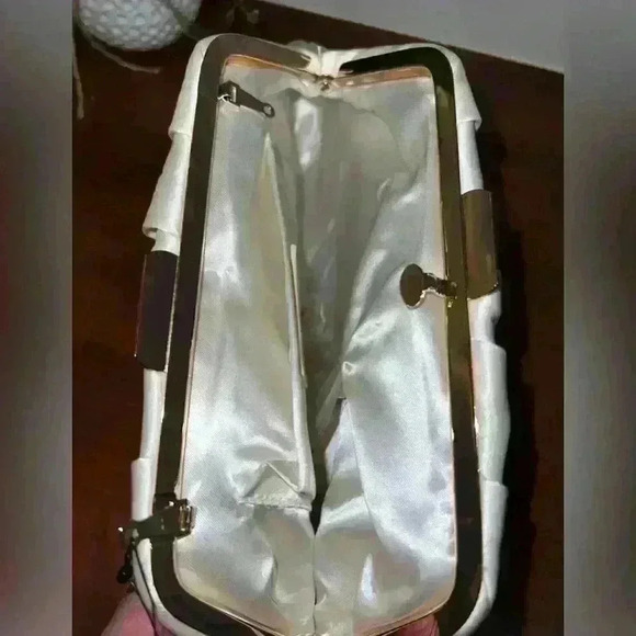 Bagley Mishka Statin Evening/Bridal Clutch NWT~GIFTABLE - Picture 9 of 10